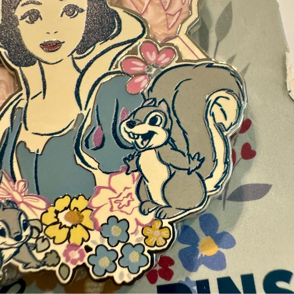 NWT. Snow White Disney Pin - 2023 Epcot Flower and Garden Festival - LE 4000 - Picture 4 of 8